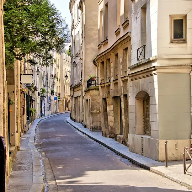 Literary walk in poetic Paris neighborhoods