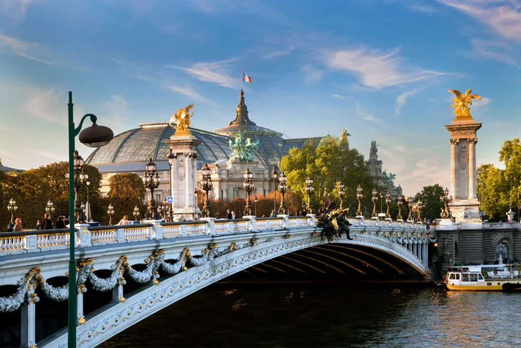 Le pont Alexandre III à l’heure dorée à Paris