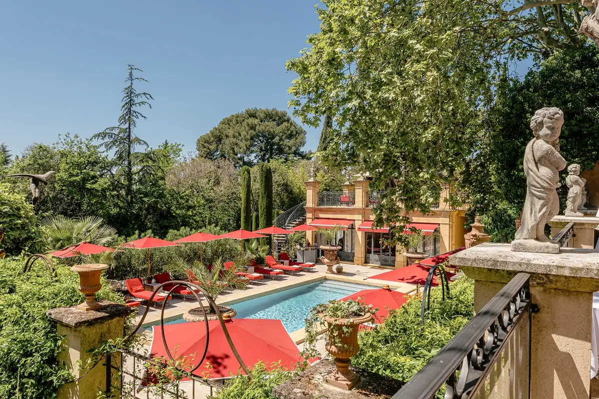 Elegant infinity pool overlooking lavender fields and Provençal countryside