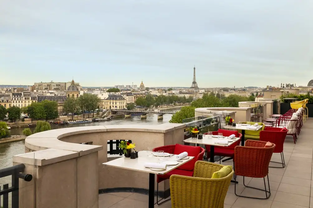 Le Tout-Paris rooftop terrace restaurant with Eiffel Tower views at Cheval Blanc Paris.[memory:2]
