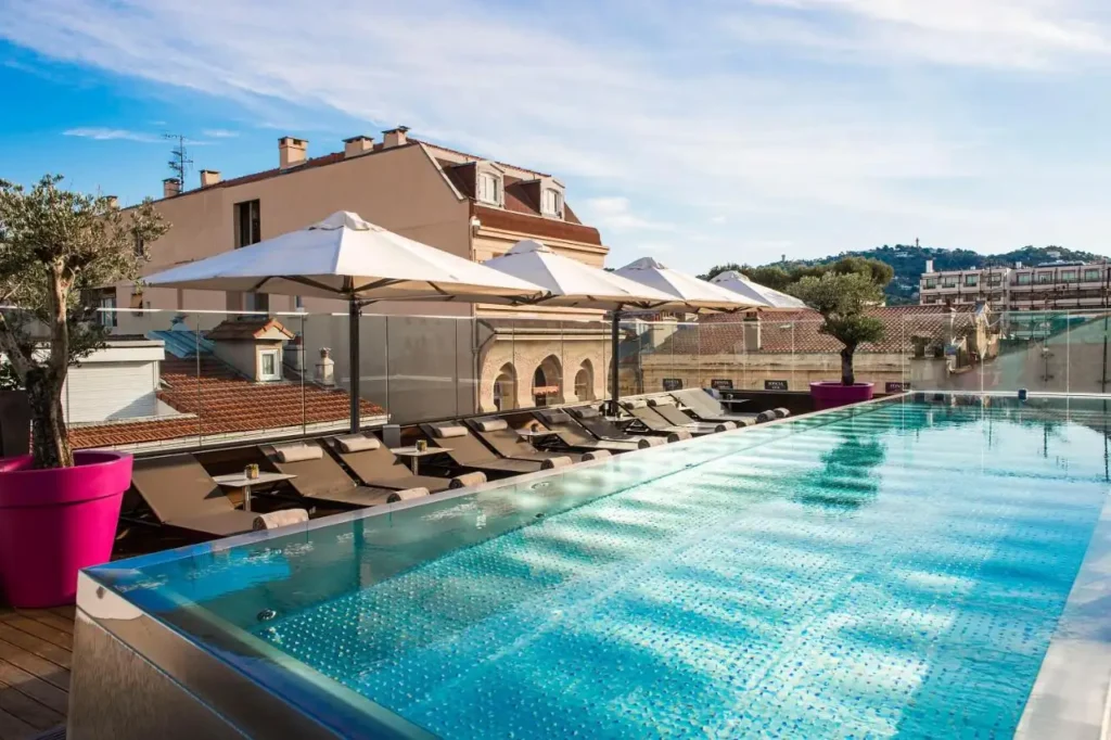 Rooftop infinity pool with Mediterranean sea view at Five Seas Hotel in Cannes
