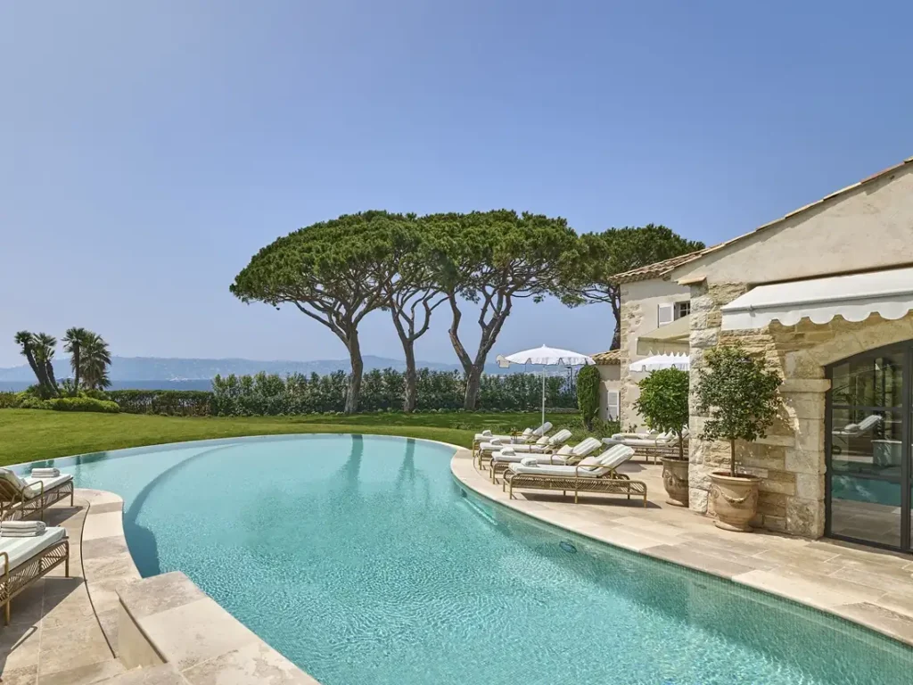 Indoor heated pool with ocean view at Hôtel du Cap-Eden-Roc in Antibes