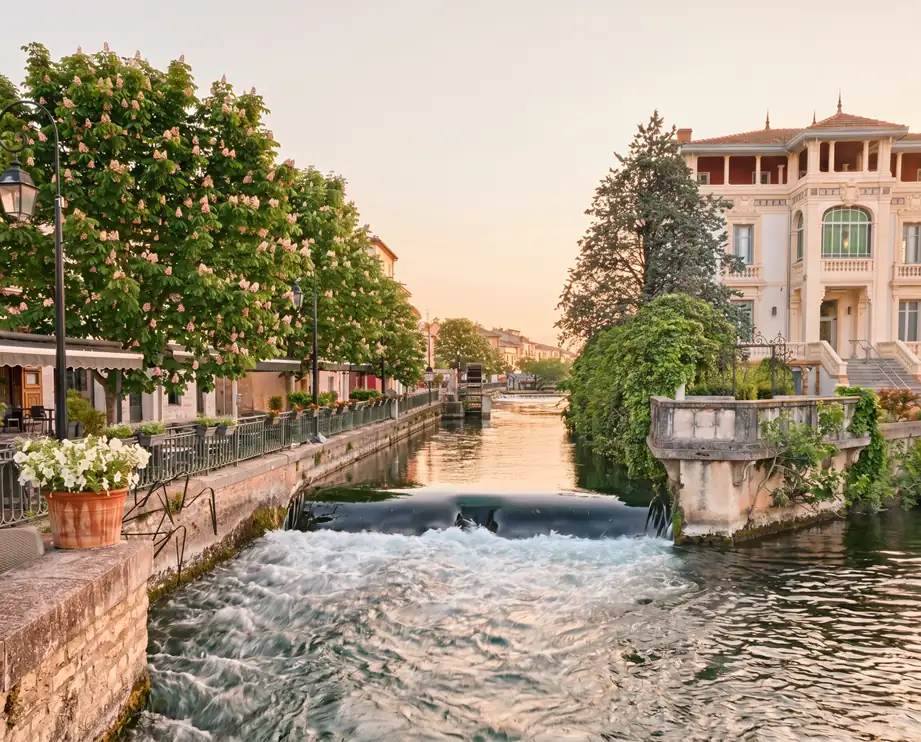 Sunset over the canals of L'Isle-sur-la-Sorgue in Provence